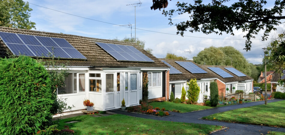 Solar,panels,installed,on,domestic,roof