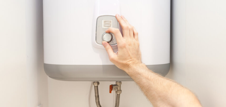 Close Up,of,man,hands,setting,the,temperature,of,water,in